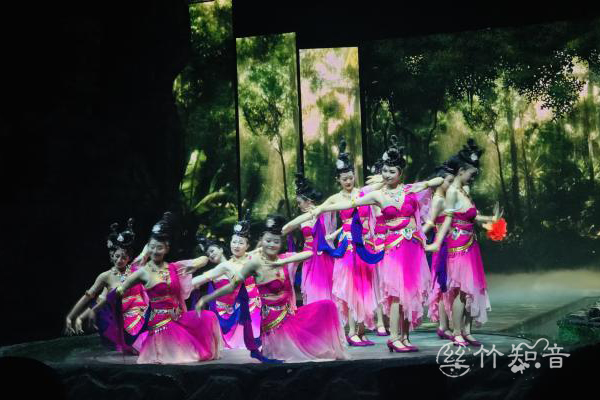 刘晓庆任艺术顾问的《天上黄水》震撼上演，演绎土家民俗风情