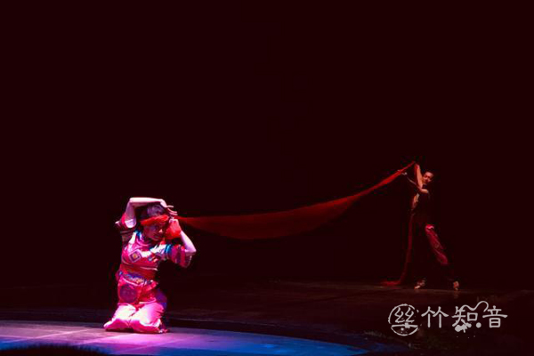 刘晓庆任艺术顾问的《天上黄水》震撼上演，演绎土家民俗风情